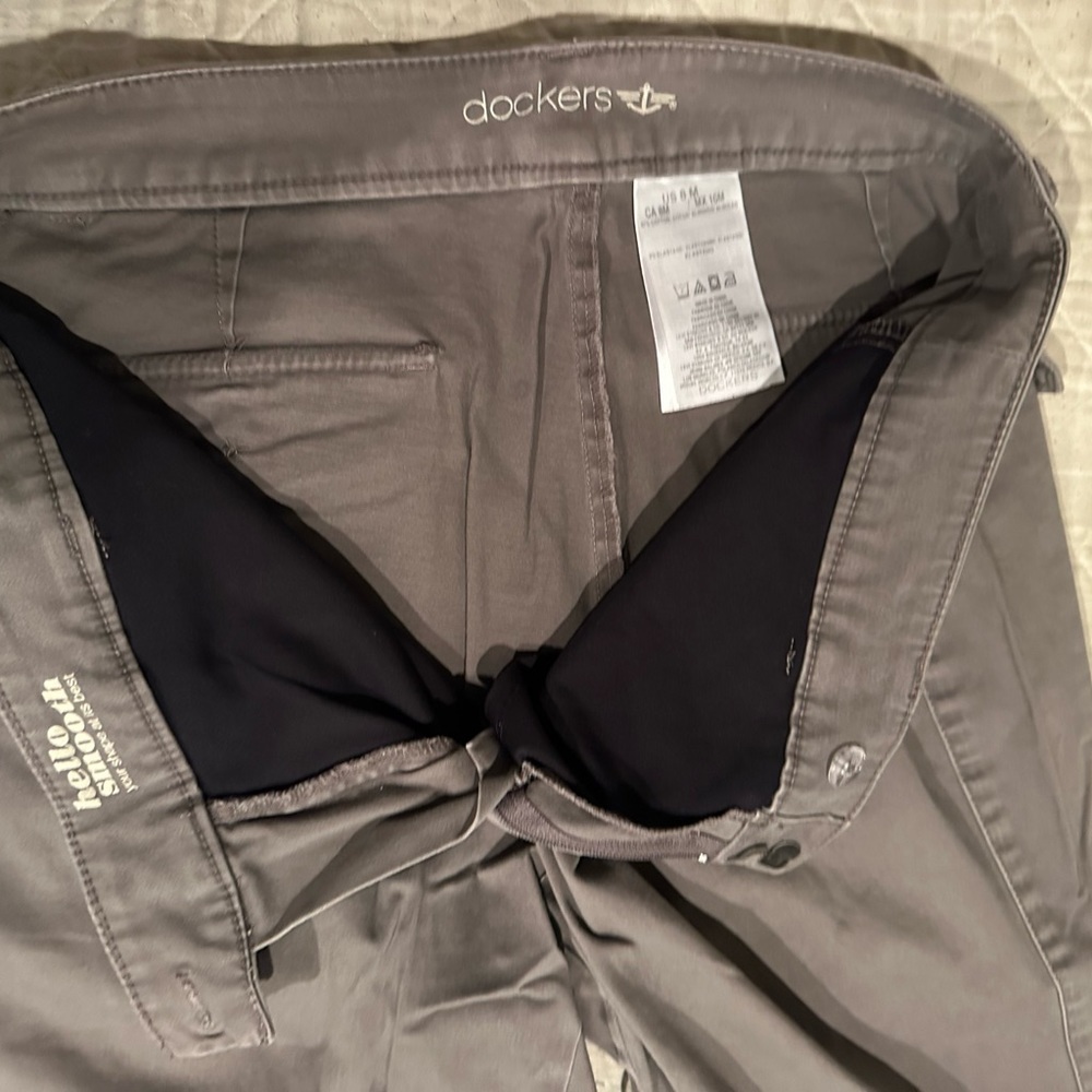 Women’s Dockers gray khaki- Hello Smooth- Size- 8M- straight leg!Great condition - Picture 9 of 11
